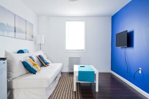 House, 2 Queen Beds, Ensuite | 2 bedrooms, desk, iron/ironing board, free wired internet