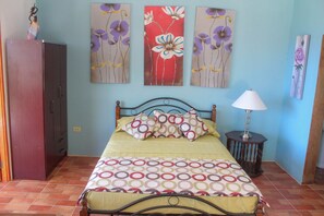 Desk, iron/ironing board, free WiFi, bed sheets - Seabreeze Studio 1 (Negril)