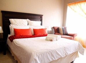 Deluxe Double Room | 1 bedroom, in-room safe, desk, iron/ironing board