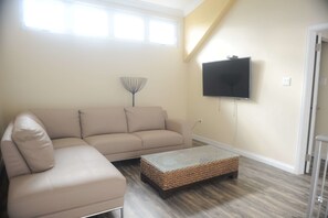 Luxury-Apartment, 2 Schlafzimmer, Meerblick, Strandnähe | Wohnzimmer