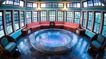 Indoor pool, sun loungers