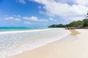 Plage à proximité, sable blanc