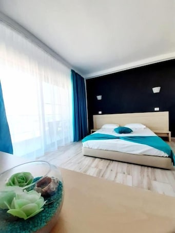 Apartment, Sea View | Desk, soundproofing, free WiFi, bed sheets