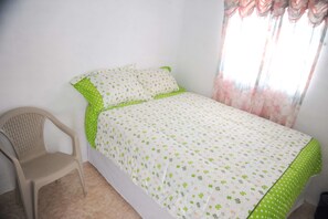Comfort Room, 1 Queen Bed | 1 bedroom, premium bedding, desk, soundproofing