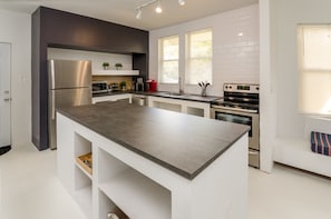 House, 4 Bedrooms | Private kitchen | Full-size fridge, microwave, oven, stovetop