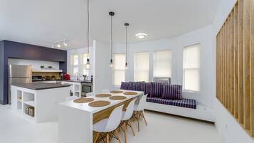 House, 4 Bedrooms | In-room dining