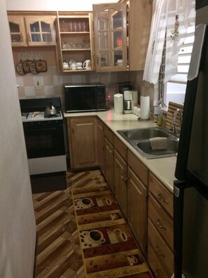 Full-sized fridge, microwave, stovetop, coffee/tea maker
