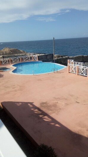 Outdoor pool, pool loungers