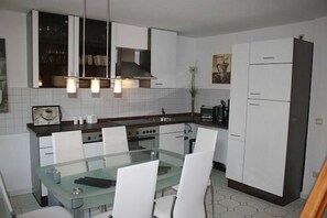 Een koelkast, een oven, een vaatwasser