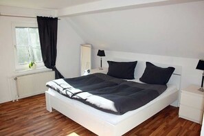 3 bedrooms, travel crib, WiFi