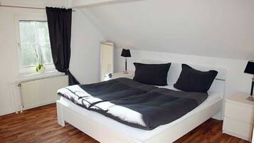 3 bedrooms, travel crib, WiFi