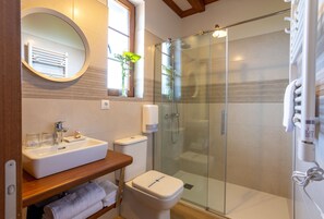 Bathroom - Posada Punta Ballota (Suances)