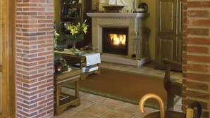 Fireplace - Posada Punta Ballota (Suances)