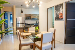 Exclusive-Apartment, 2 Schlafzimmer, Gartenblick | Bettwäsche aus ägyptischer Baumwolle, hochwertige Bettwaren