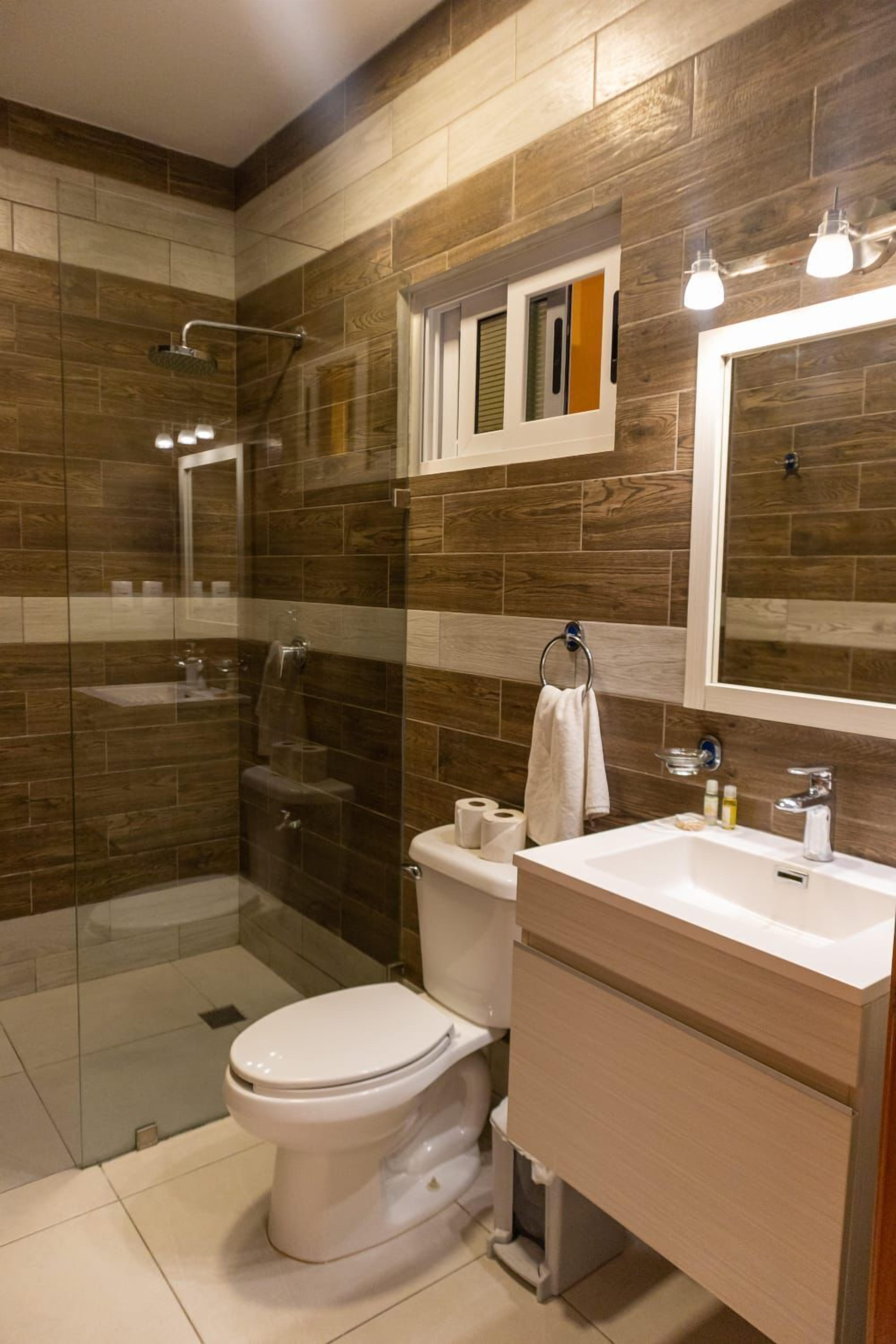 presidential room | bathroom | shower, rainfall showerhead, free toiletries, hair dryer
