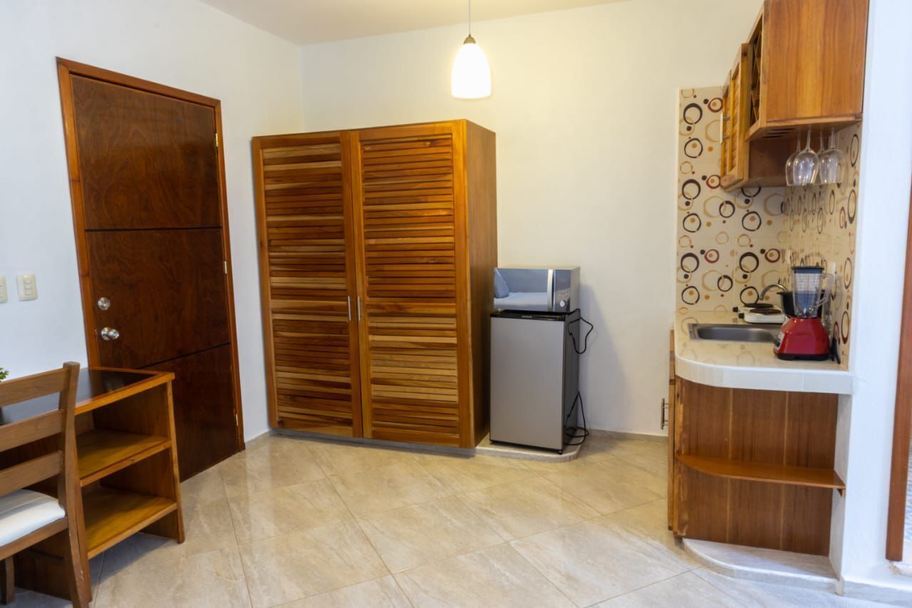 standard room | private kitchen | fridge, microwave, coffee/tea maker