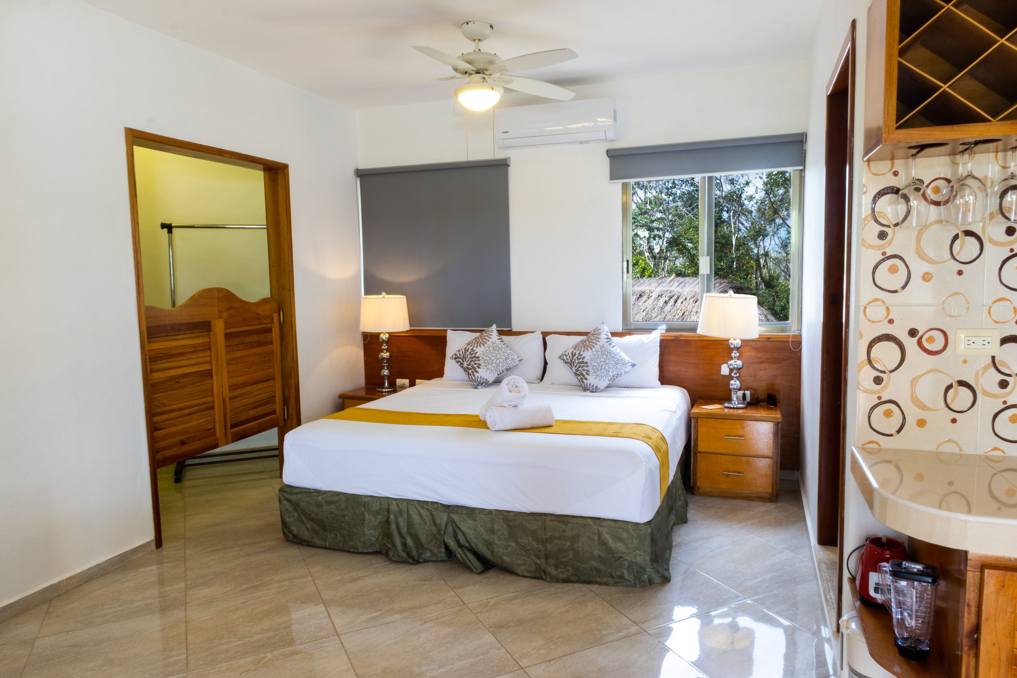 standard triple room | in-room business centre