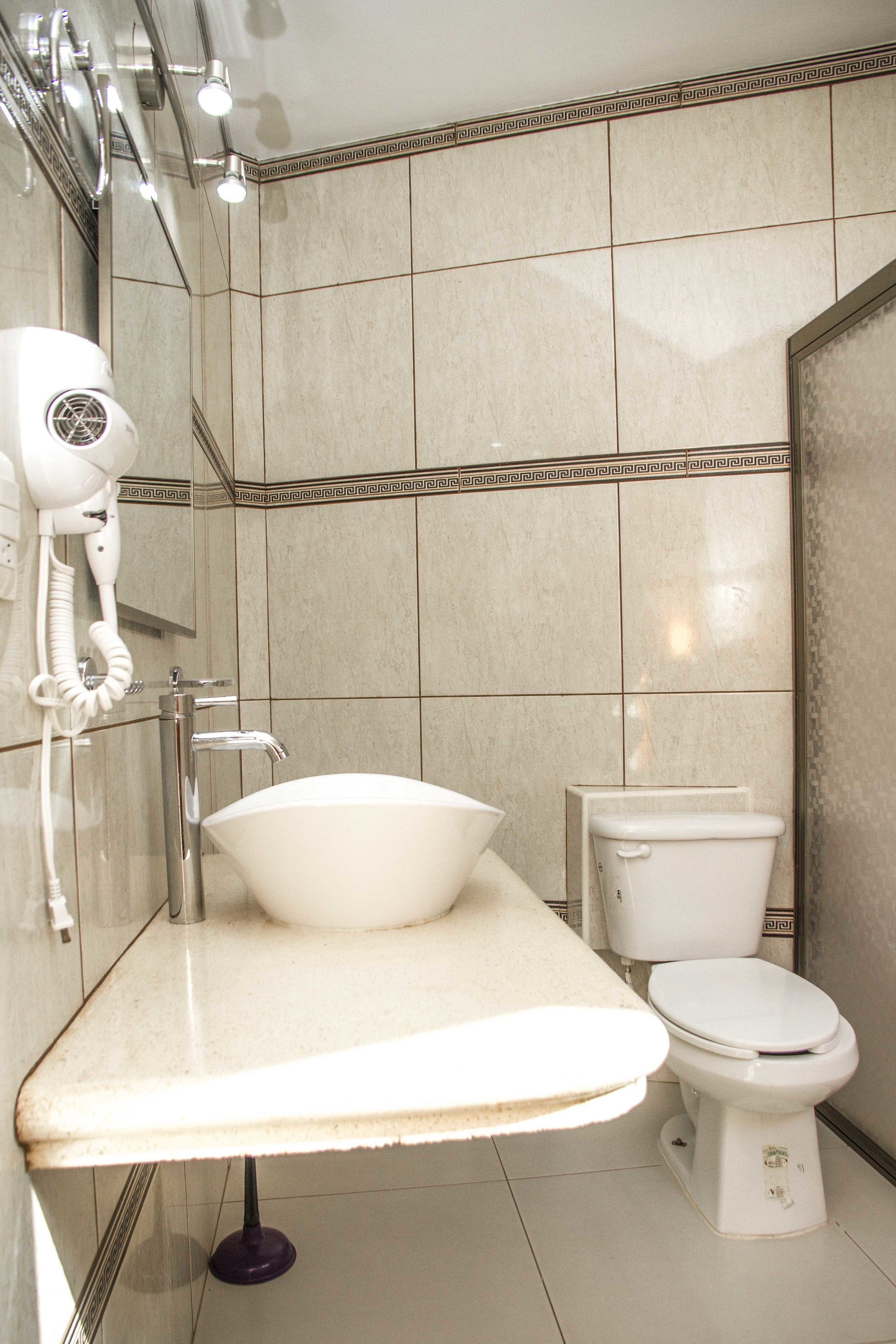 shower, rainfall showerhead, free toiletries, hair dryer