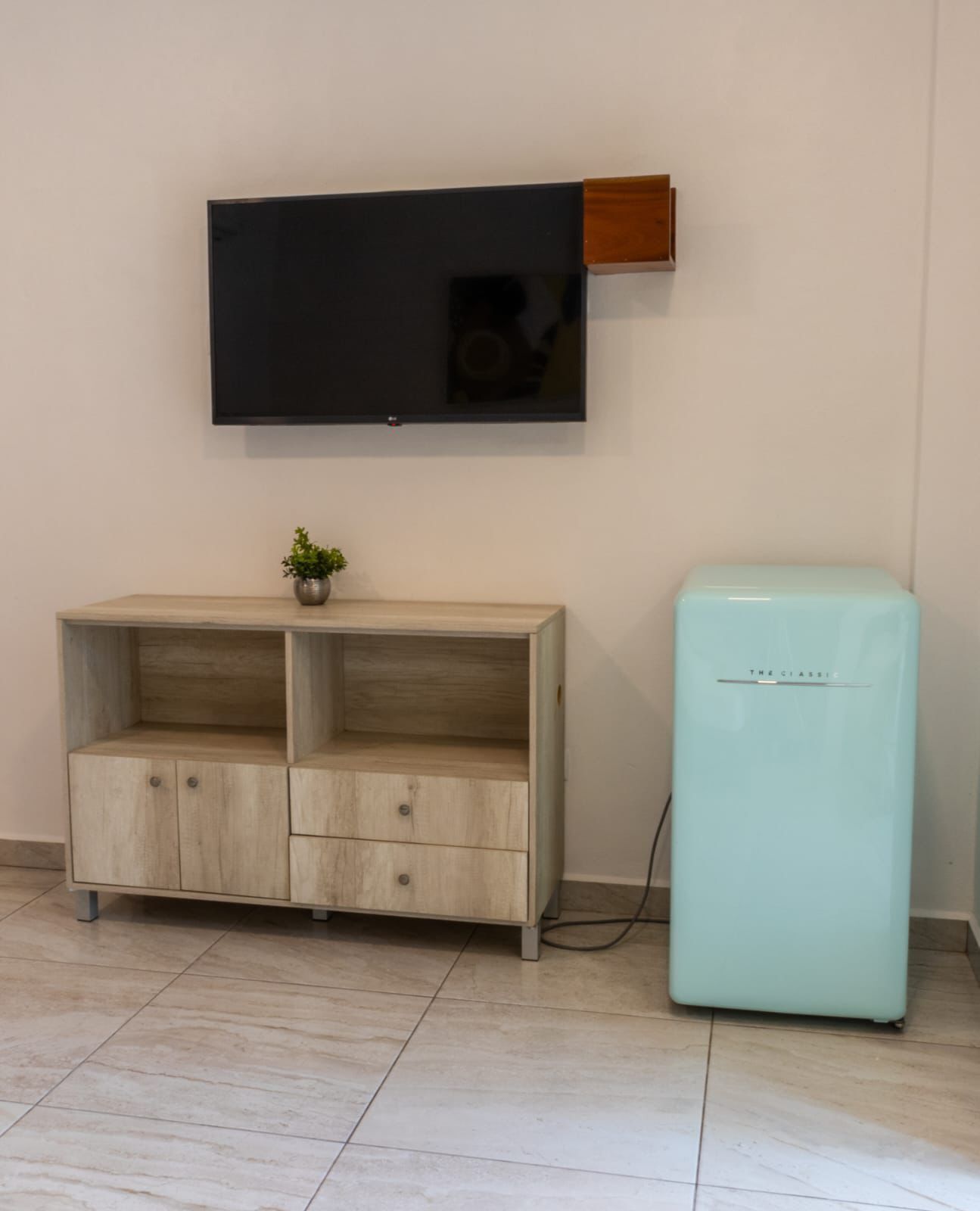 junior quadruple room, 1 bedroom | television