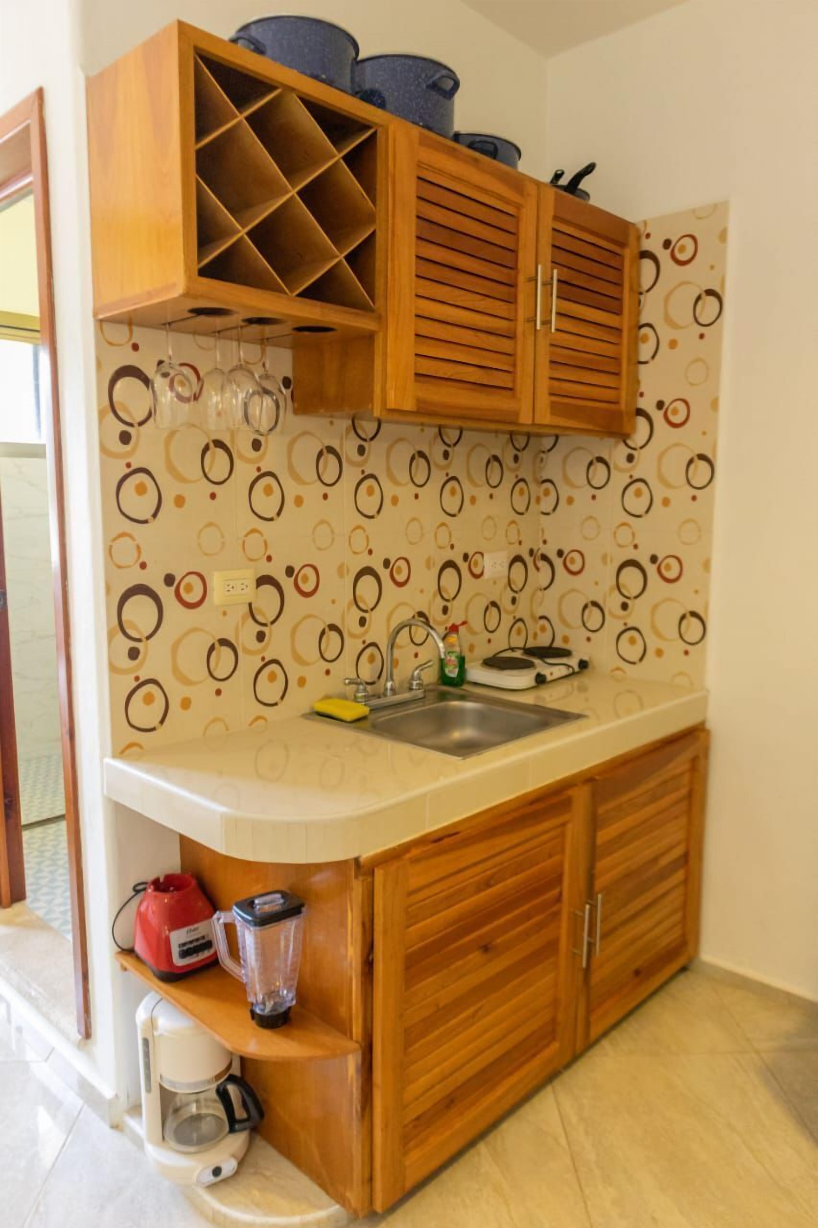 standard room | private kitchen | fridge, microwave, coffee/tea maker