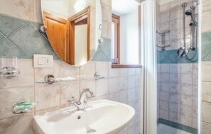 Shower - Nice home in Palazzuolo s. Senio FI (Palazzuolo s. Senio FI)