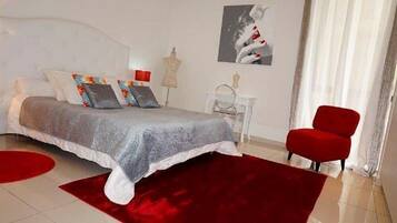 Apartment, 2 Bedrooms | In-room safe, free WiFi