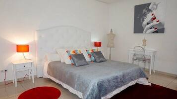 Apartment, 2 Bedrooms | In-room safe, free WiFi