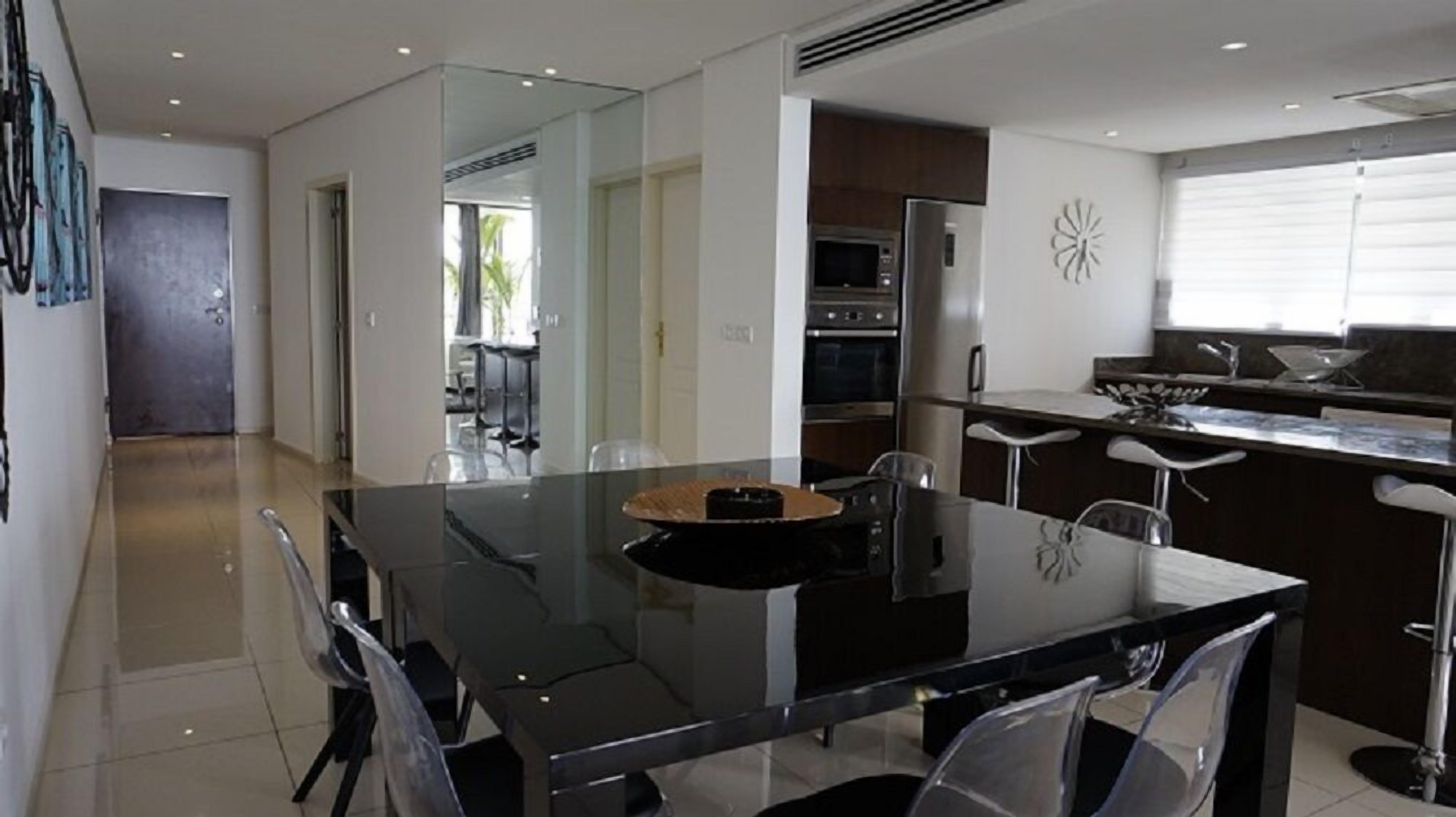 Apartment, 2 Bedrooms | Living area | TV