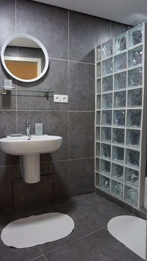Apartment, 2 Bedrooms | Bathroom