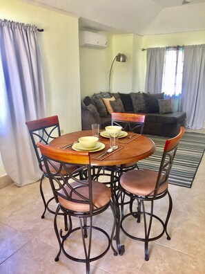 Casa familiar, 2 habitaciones, con acceso para personas discapacitadas, 2 baños | Servicio a la habitación