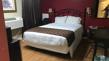 Basic Single Room, 1 Queen Bed | Desk, iron/ironing board, free WiFi