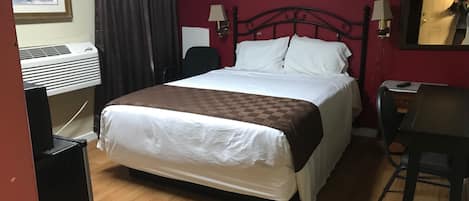 Basic Single Room, 1 Queen Bed | Desk, iron/ironing board, free WiFi
