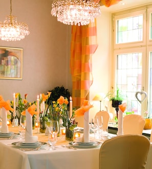 Lunch and dinner served, local and international cuisine