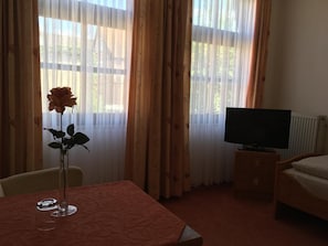 Minibar, in-room safe, free WiFi