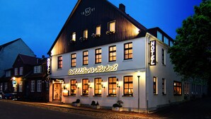 A hotel with a prominent sign reading "Wittels' Hotel". - Wittlers Hotel (Ratzeburg)