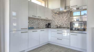 Hackfort 6 | Private kitchen | Stovetop, coffee/tea maker, electric kettle, cookware/dishes/utensils