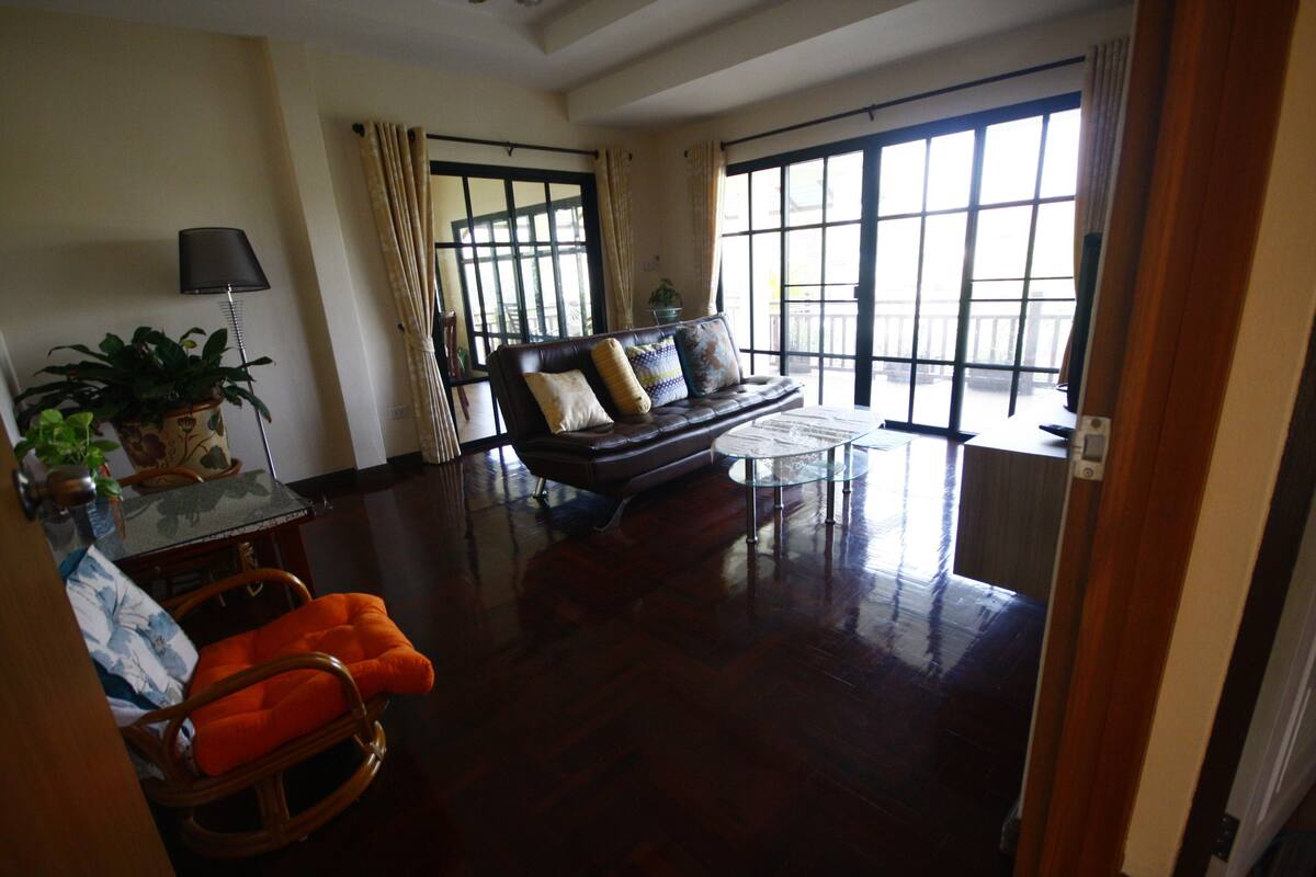 3 Bedrooms Apartment | Área de sala de estar | Televisión de pantalla plana