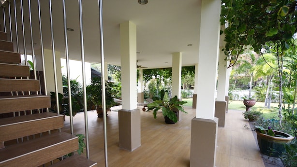 Terrace/patio - Rimtalay Angsila Guesthouse (Chonburi)