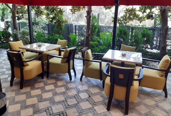 Terrace/patio - Doll's Hotel (Jounieh)