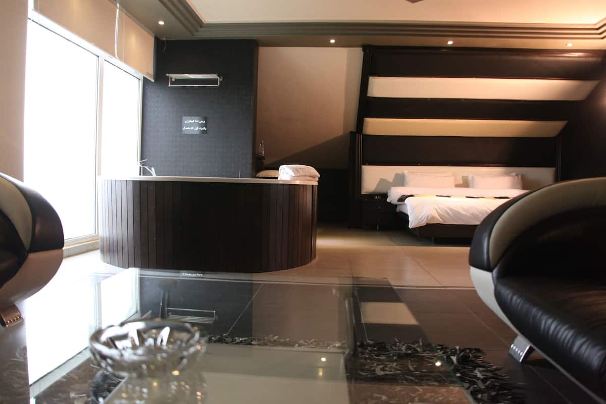 Junior Suite, 1 King Bed | Premium bedding, minibar, desk, laptop workspace