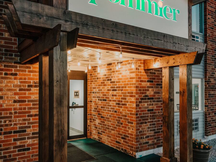 A hotel entrance with a sign reading "hotel pommier."