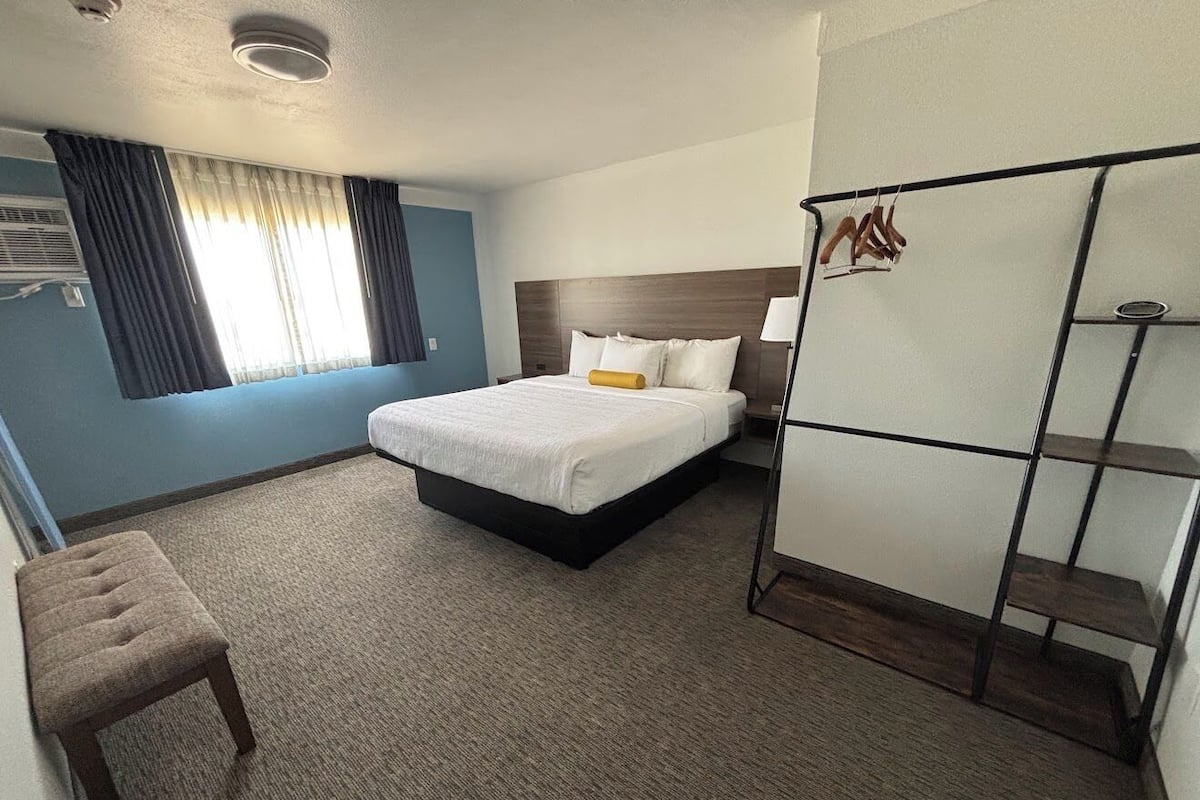 Studio Suite, 1 King Bed | 1 bedroom, premium bedding, desk, blackout curtains