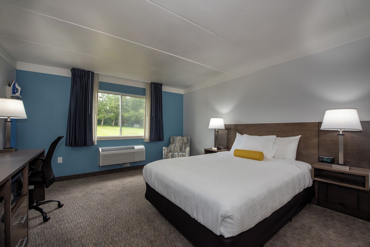 Room, 1 Queen Bed, Walk Up | 1 bedroom, premium bedding, desk, blackout curtains