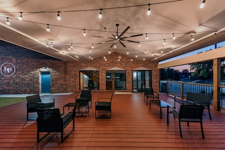 Terraza o patio. Hotel Pommier Indianola