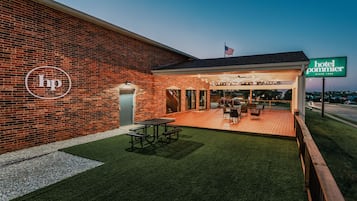 المنشأة من الخارج