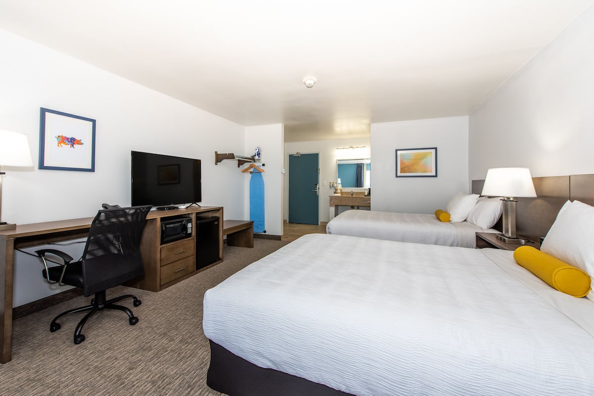1 bedroom, premium bedding, desk, blackout curtains