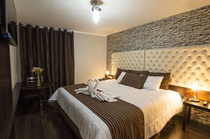 In-room safe, desk, free WiFi