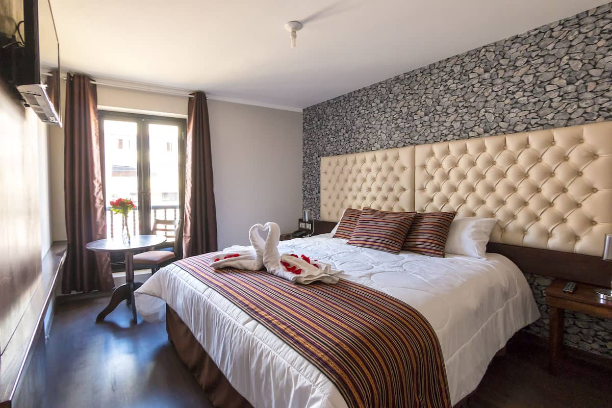 Superior kamer, 1 kingsize bed | Een kluis op de kamer, een bureau, gratis wifi