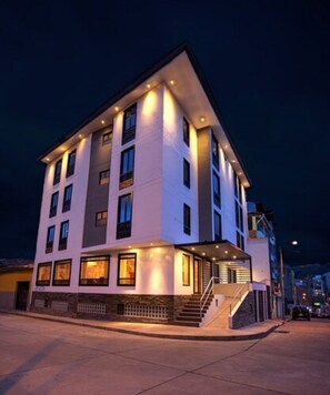 Façade de l’hébergement - soirée/nuit