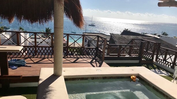 Outdoor spa tub - Suites Valentina (Puerto Morelos)